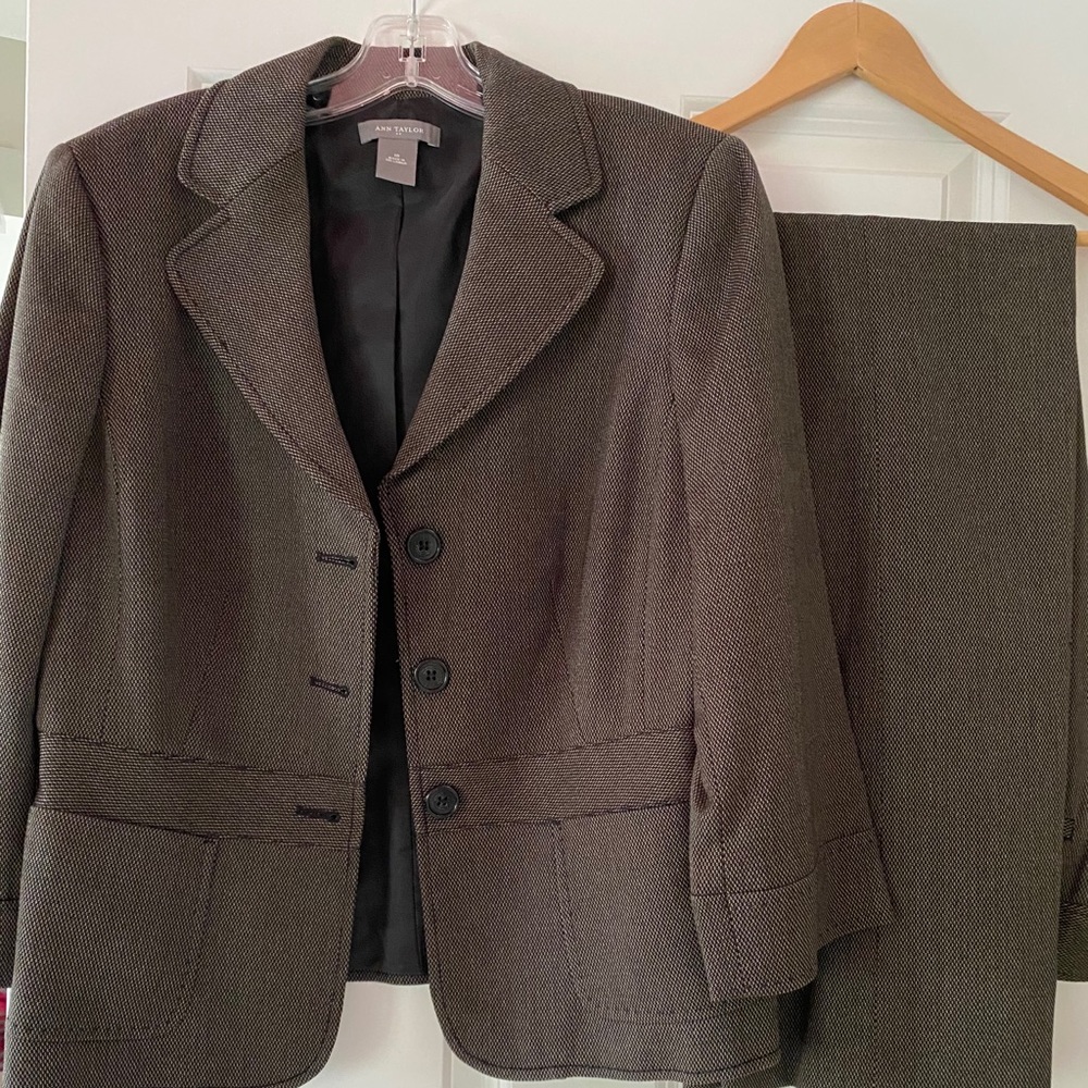 Ladies pant suit